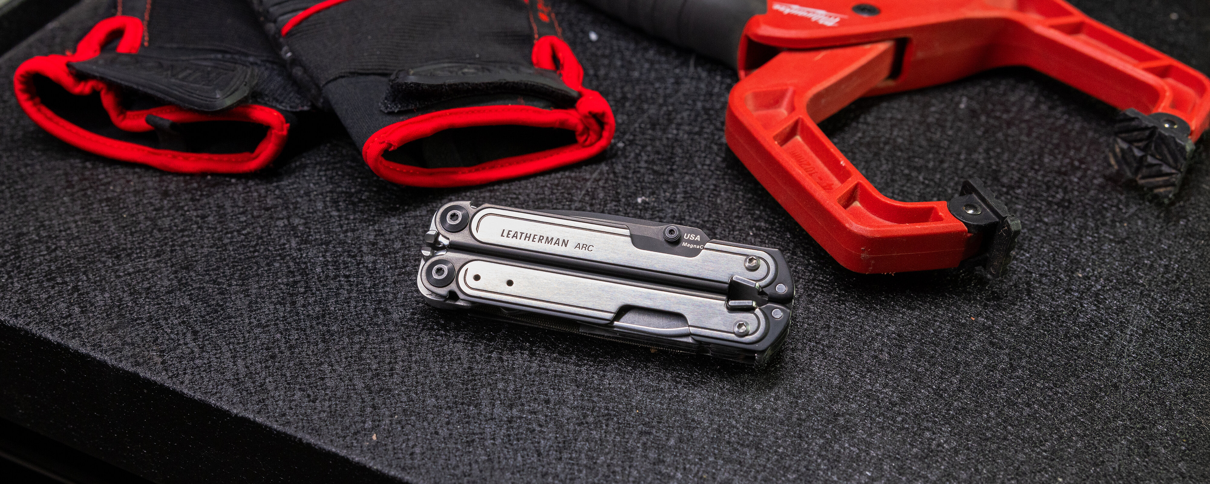 https://www.leathermanshop.no/pub_docs/files/ARC_GARAGE_CLOSED.jpg